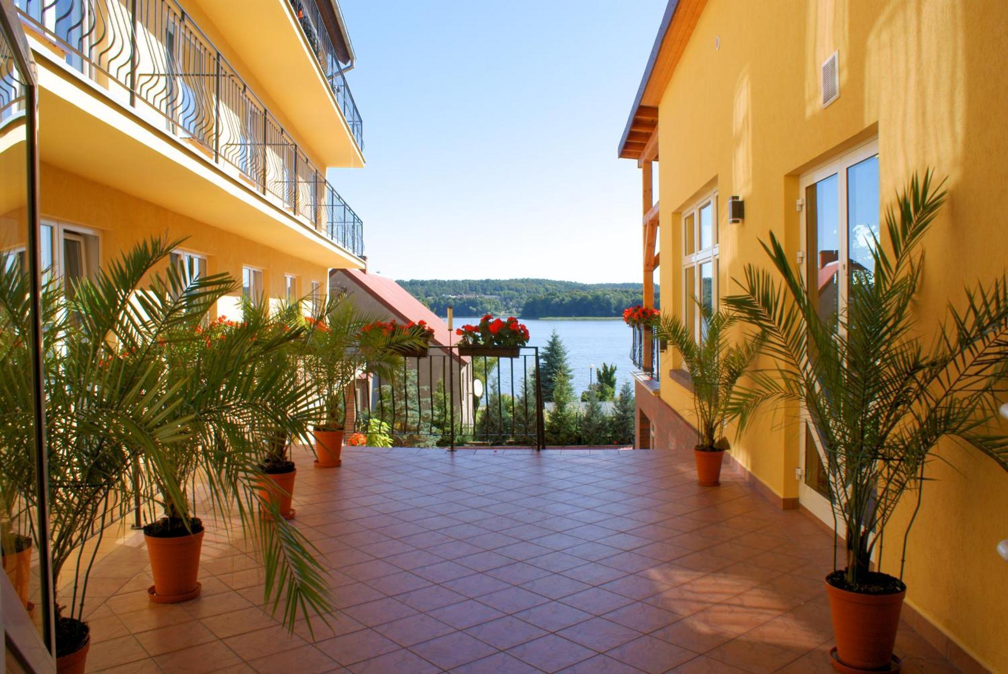 Hotel Huszcza مارونجوفو المظهر الخارجي الصورة