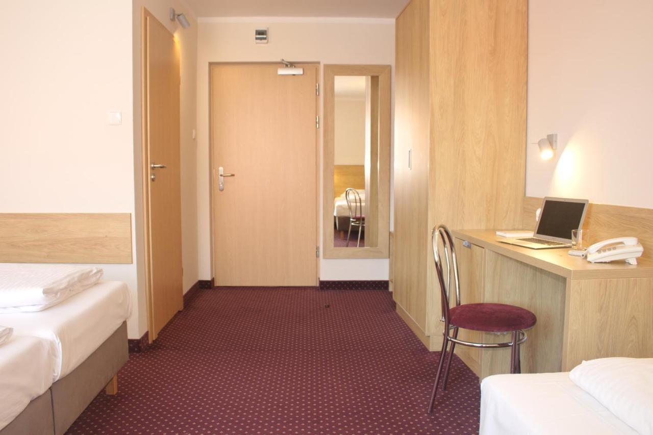 Hotel Huszcza مارونجوفو المظهر الخارجي الصورة